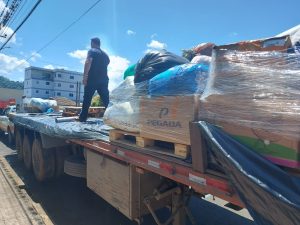 Read more about the article Ação solidária dos municípios da Amauc resulta em uma carreta carregada de doações para a Amplanorte