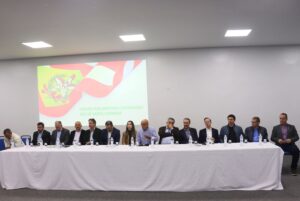 Read more about the article Amauc entrega pedidos durante reunião do Fórum Parlamentar Catarinense